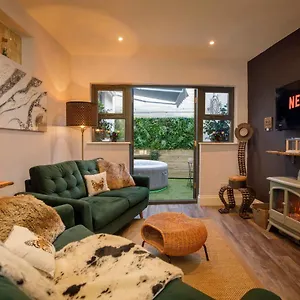 The Holgate Hideaway With Hot Tub United Kingdom