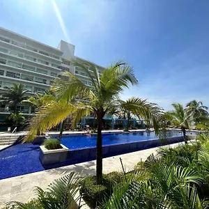 Beachfront Bliss-2br Haven Steps From Sandy Shores Colombia